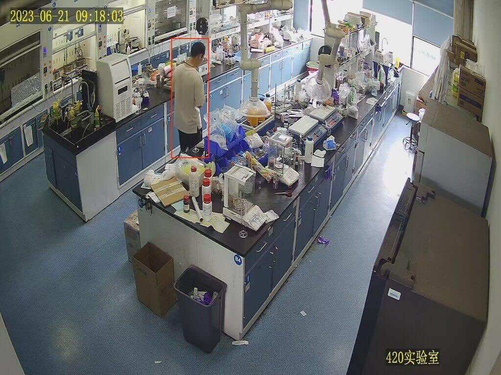 未穿实验服检测.jpg